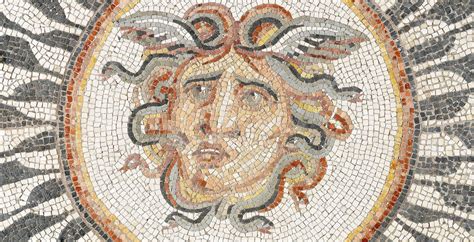 testa di versace|Medusa nell'arte: 10 opere in 10 musei italiani.